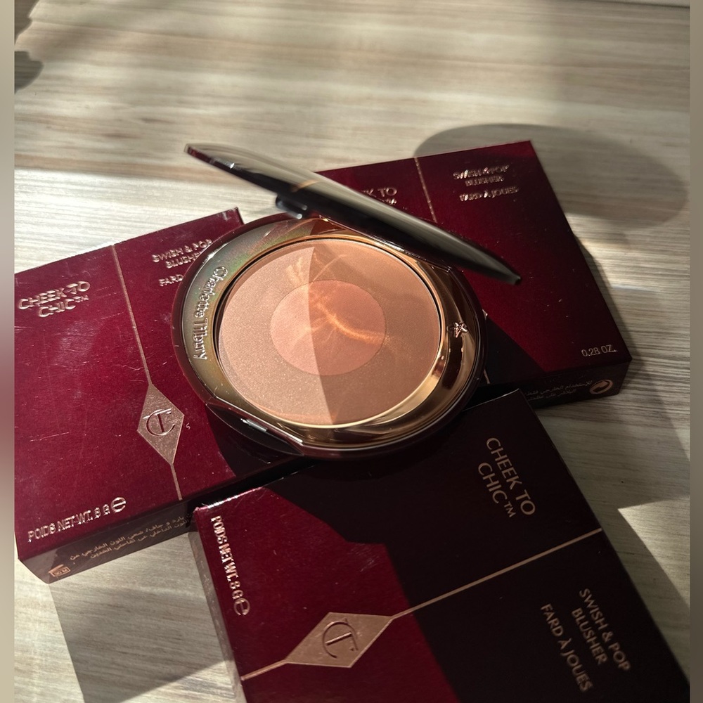 Charlotte Tilbury Cheek to Chic Blush- The Climax shade